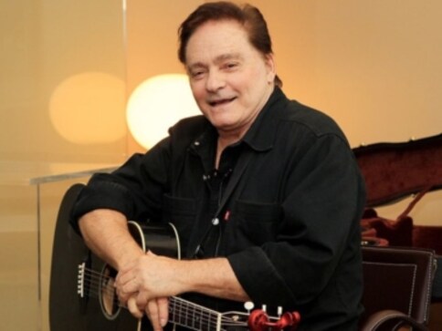 Marty Balin, founding member and lead singer of rock band Jefferson Airplane, dies at 76 Marty Balin, founding member and lead singer of rock band Jefferson Airplane, dies at 76